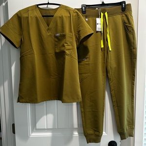 Figs Zamora and Catarina set- limited edition martini olive!!